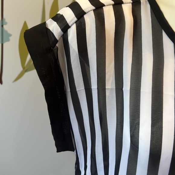 4/$20 Black and White Sheer Top - Picture 4 of 7